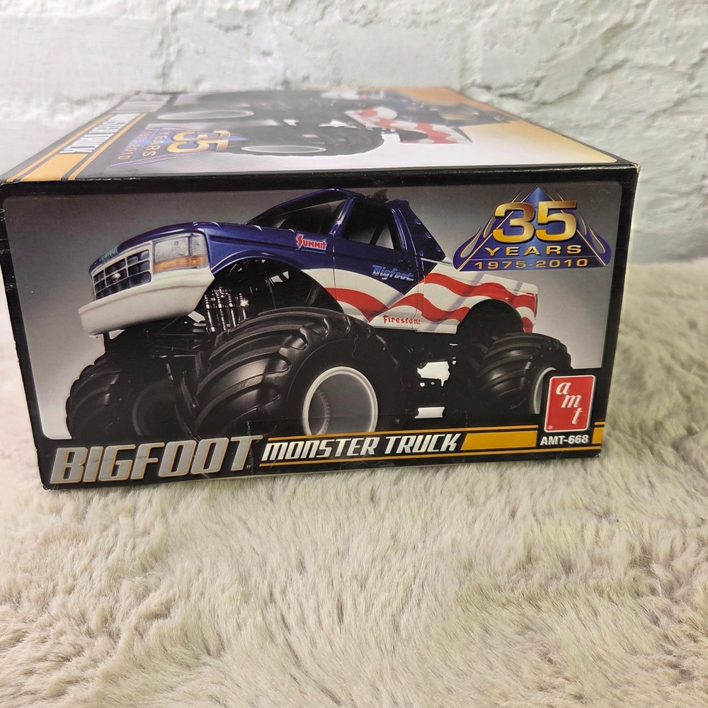 AMT Bigfoot Monster Truck 35th Anniversary 1/25 Scale Model Kit AMT668 Sealed